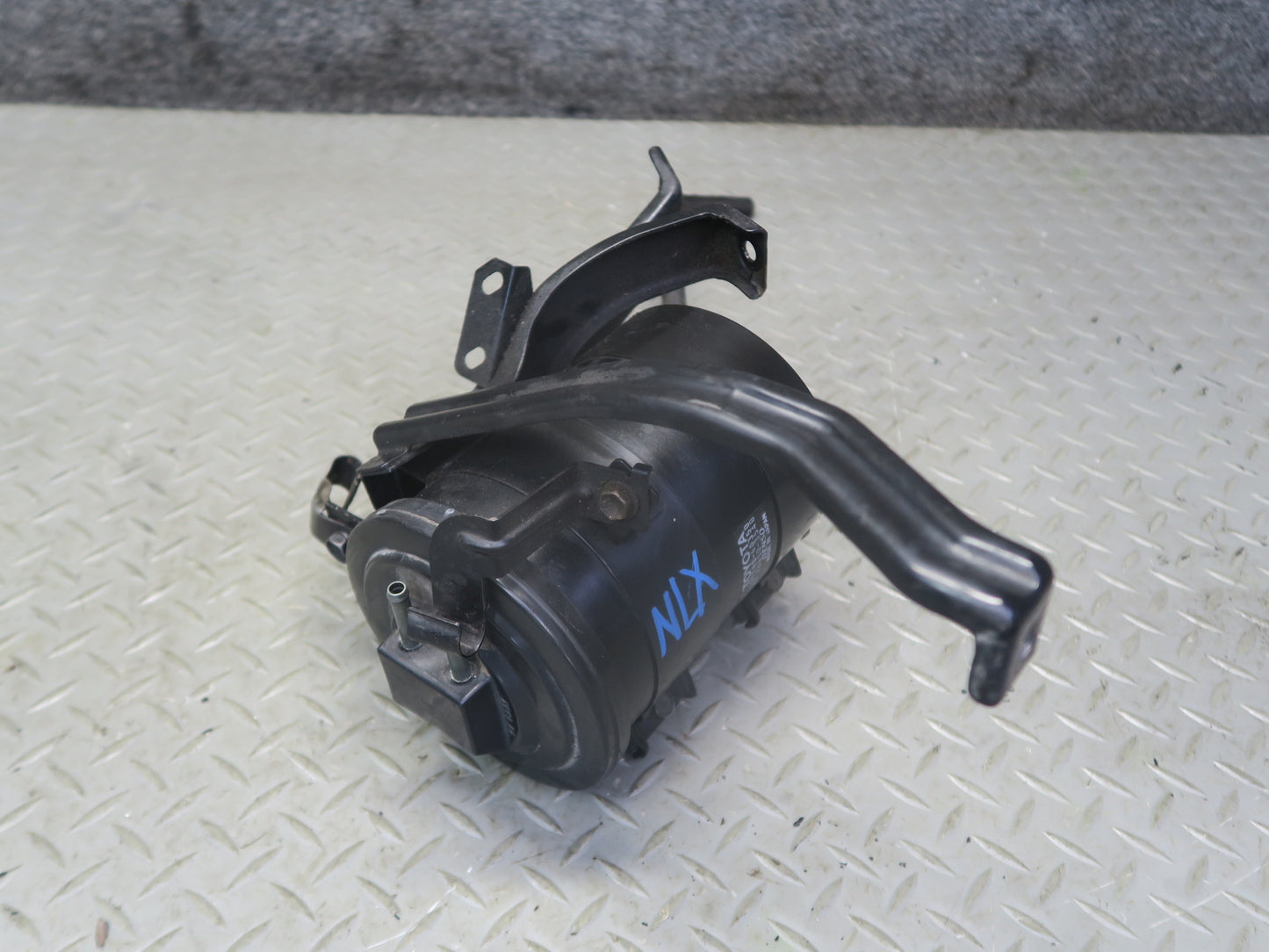 1996-1997 Lexus FZJ80L LX450 Fuel Evap Vapor Charcoal Canister 77740-60350
