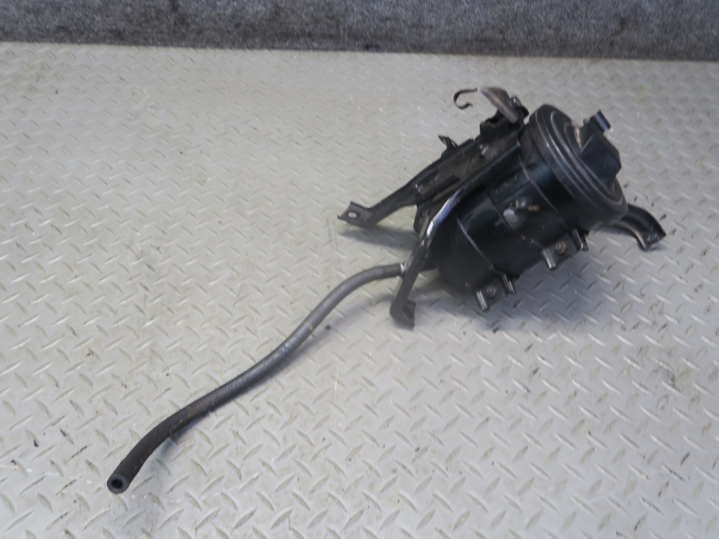 1996-1997 Lexus FZJ80L LX450 Fuel Evap Vapor Charcoal Canister 77740-60350