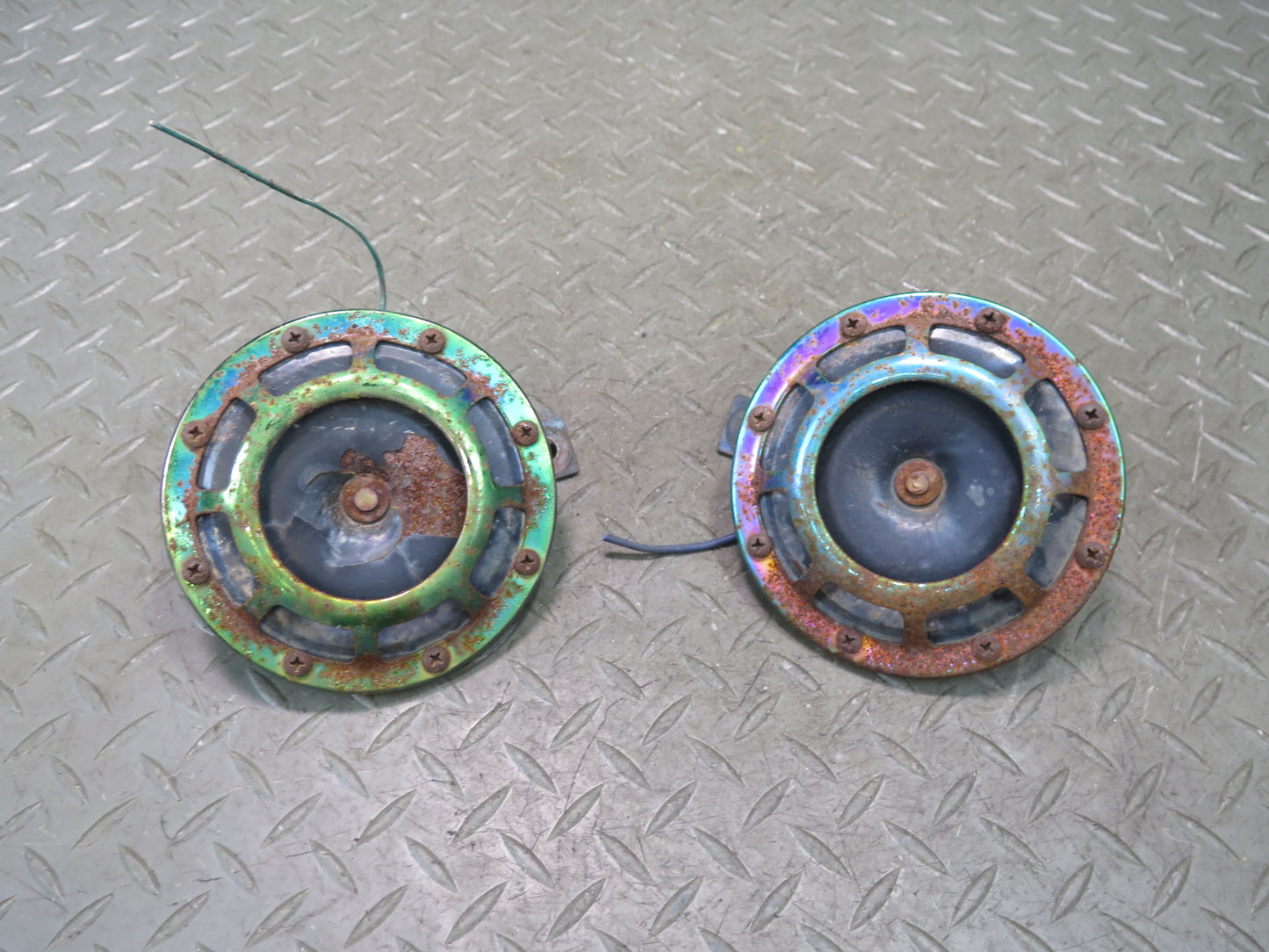 Seineca High & Lowe Tone Note Pith Horn Signal Set of 2