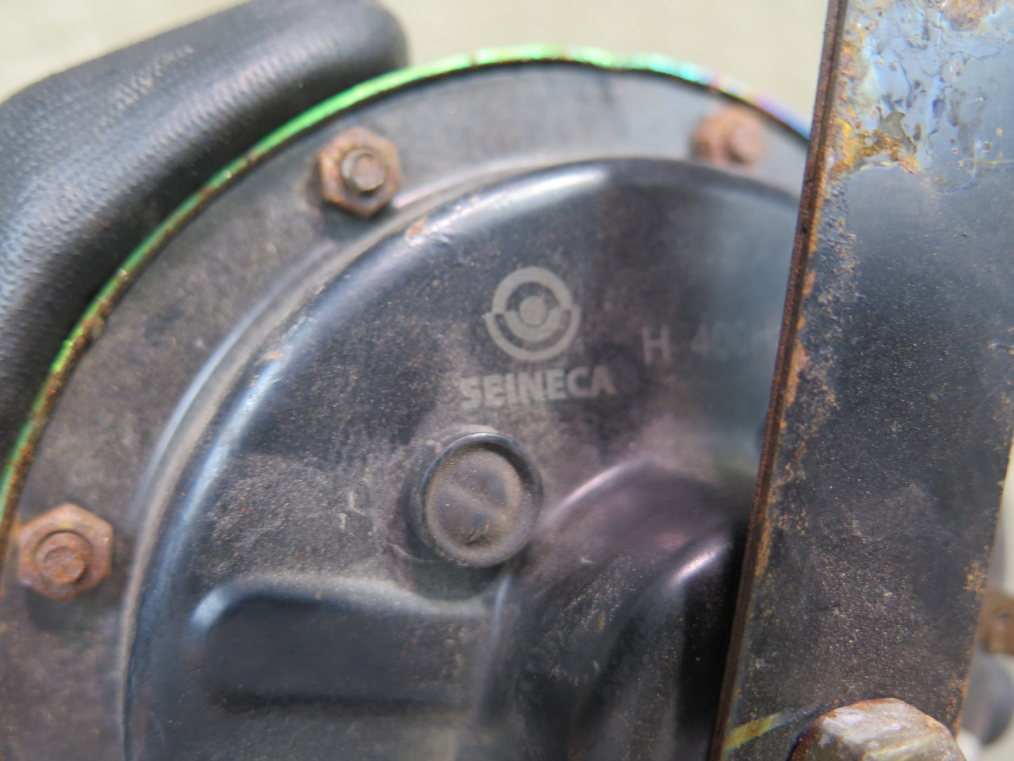 Seineca High & Lowe Tone Note Pith Horn Signal Set of 2