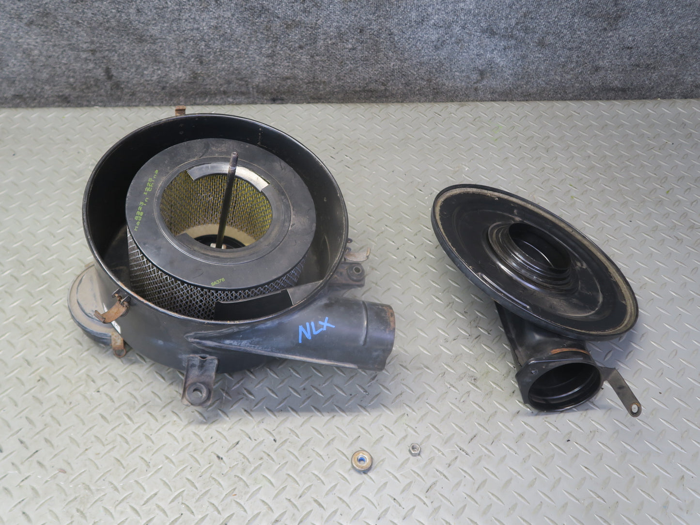 1996-1997 Lexus FZJ80L LX450 Air Intake Cleaner Filter Box Assembly