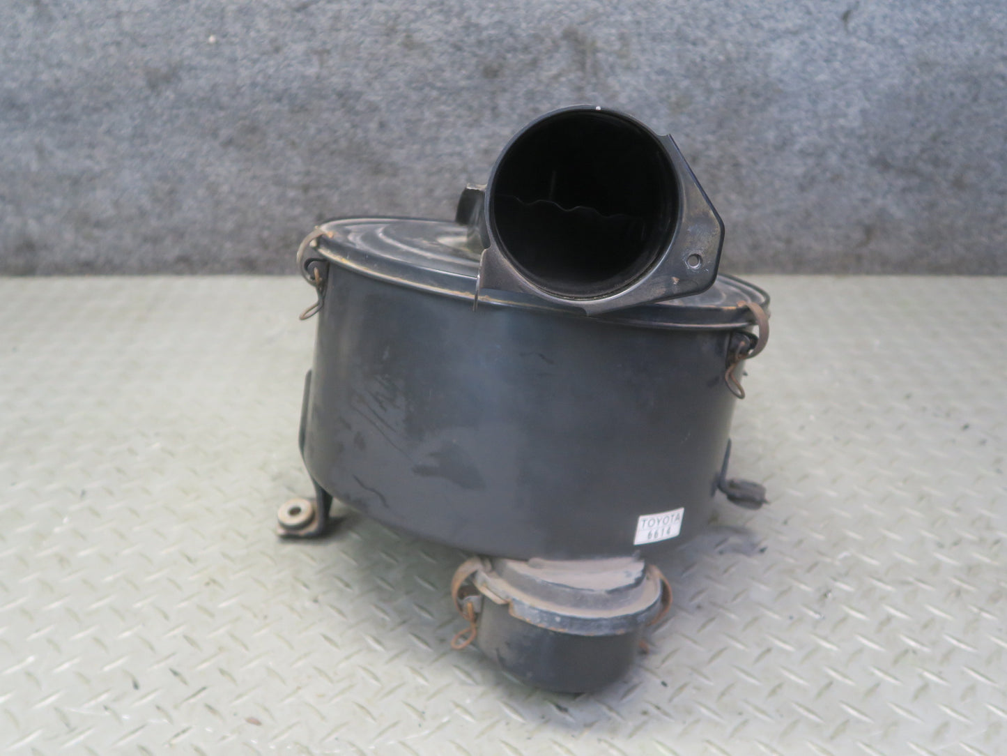 1996-1997 Lexus FZJ80L LX450 Air Intake Cleaner Filter Box Assembly