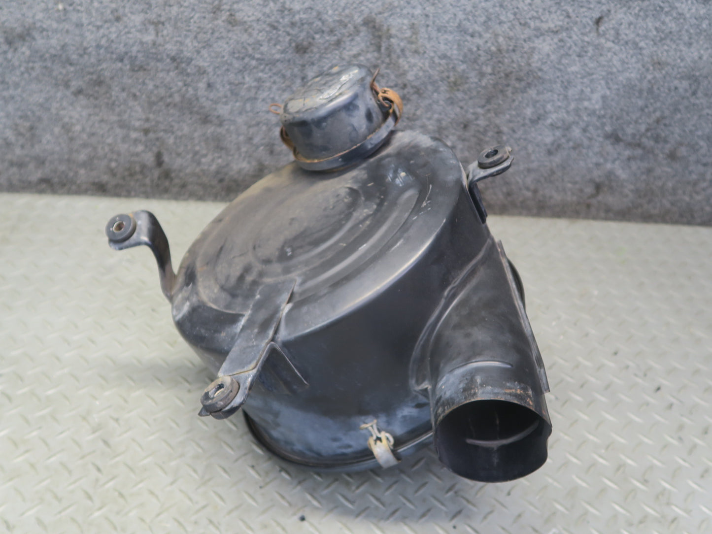 1996-1997 Lexus FZJ80L LX450 Air Intake Cleaner Filter Box Assembly