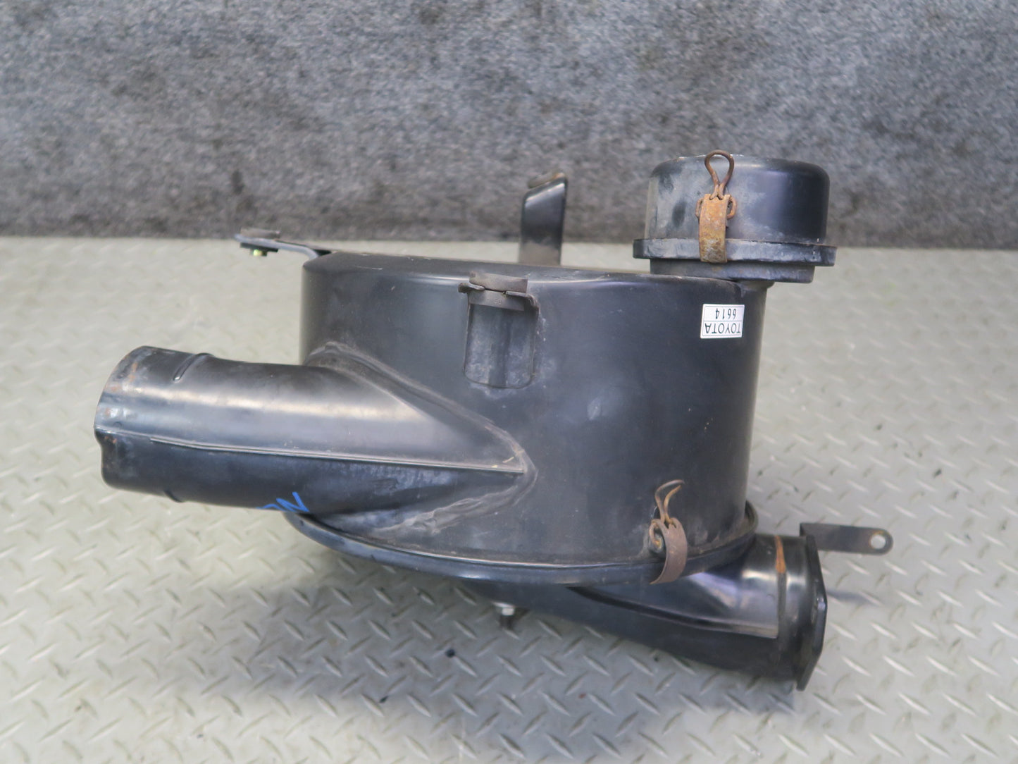 1996-1997 Lexus FZJ80L LX450 Air Intake Cleaner Filter Box Assembly