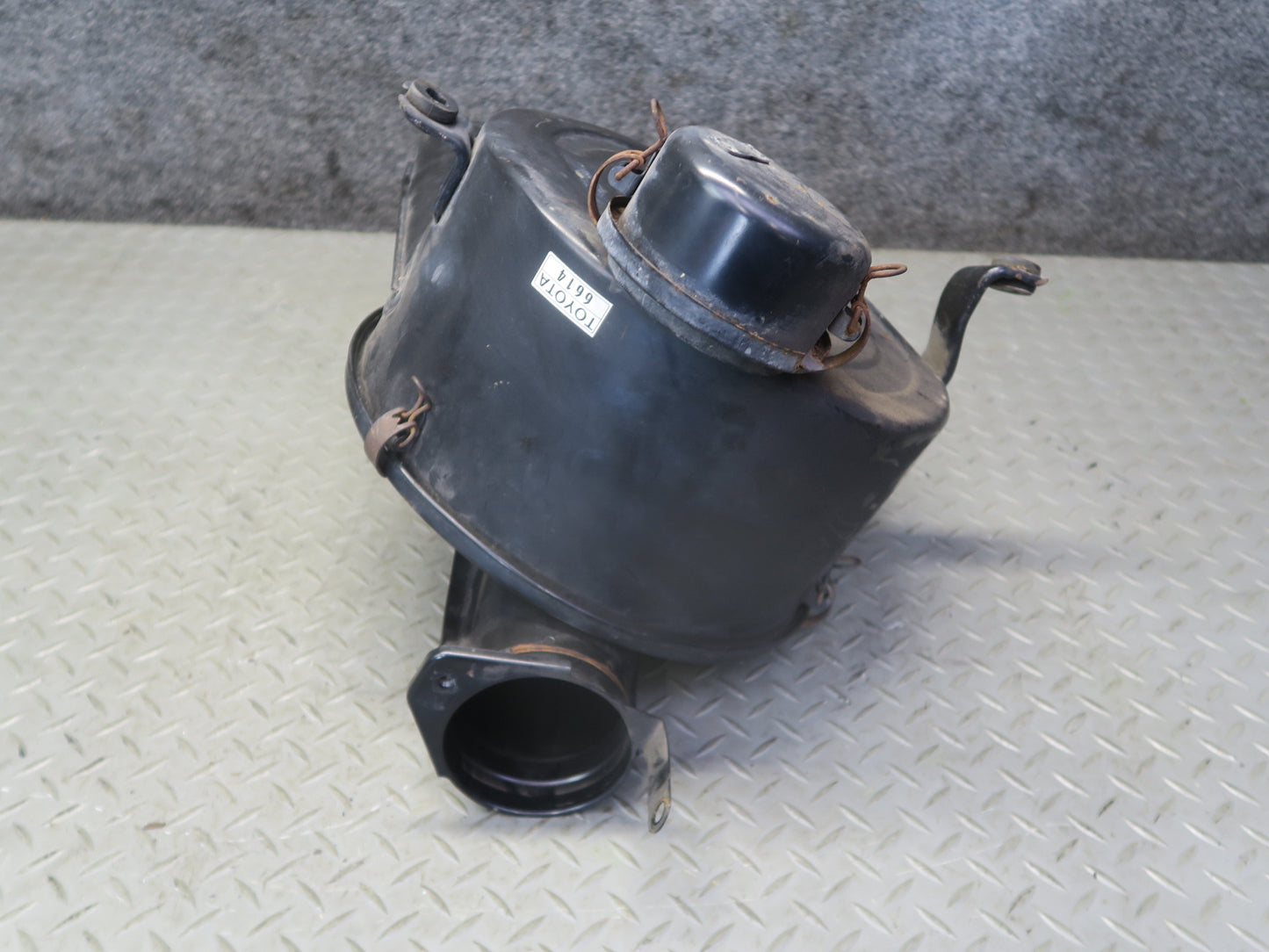 1996-1997 Lexus FZJ80L LX450 Air Intake Cleaner Filter Box Assembly