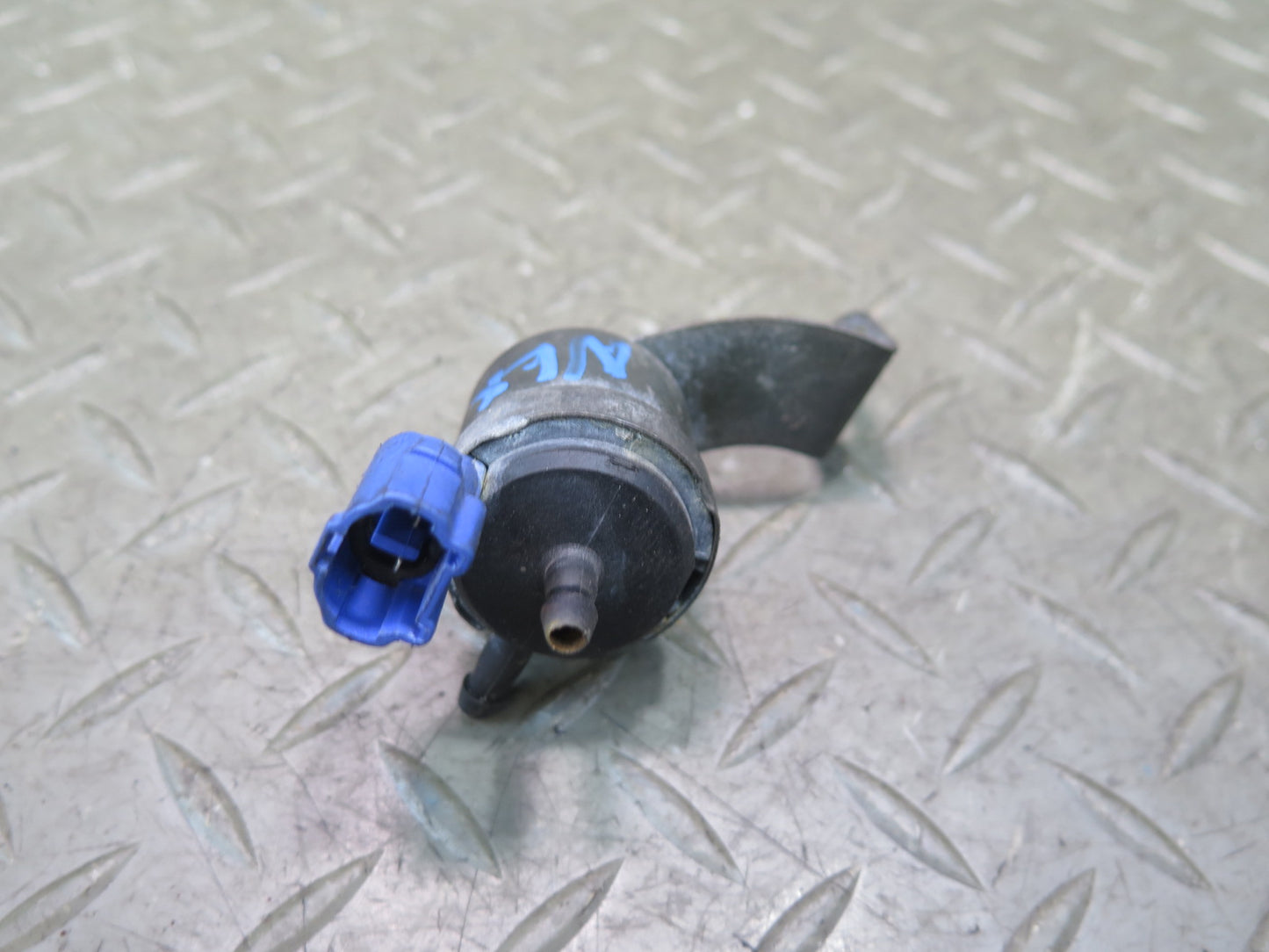 1996-1997 Lexus FZJ80L LX450 Windshield Headlight Washer Fluid Diverter Valve