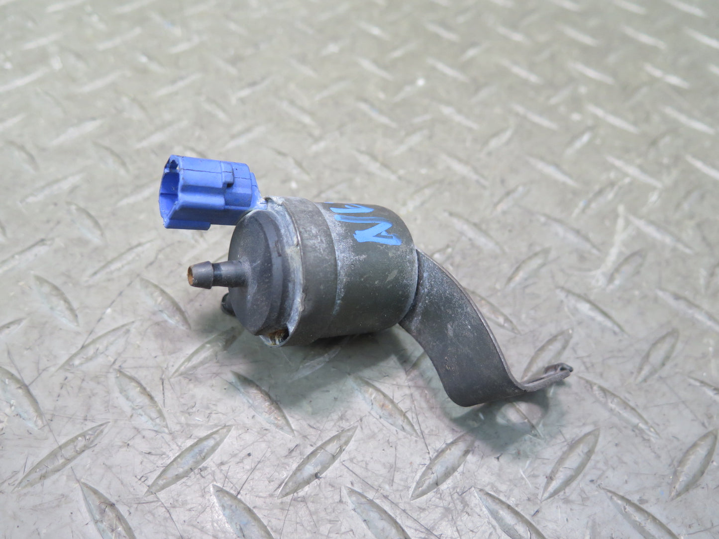 1996-1997 Lexus FZJ80L LX450 Windshield Headlight Washer Fluid Diverter Valve