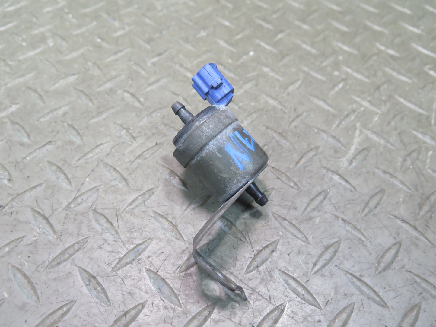1996-1997 Lexus FZJ80L LX450 Windshield Headlight Washer Fluid Diverter Valve