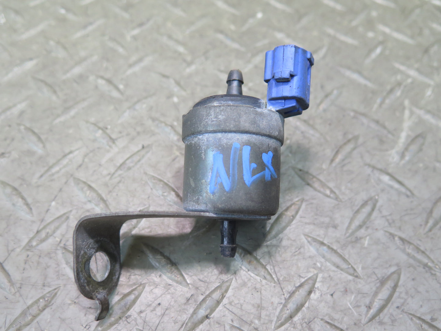 1996-1997 Lexus FZJ80L LX450 Windshield Headlight Washer Fluid Diverter Valve