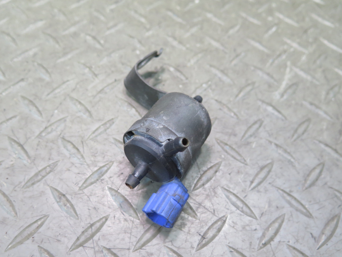 1996-1997 Lexus FZJ80L LX450 Windshield Headlight Washer Fluid Diverter Valve