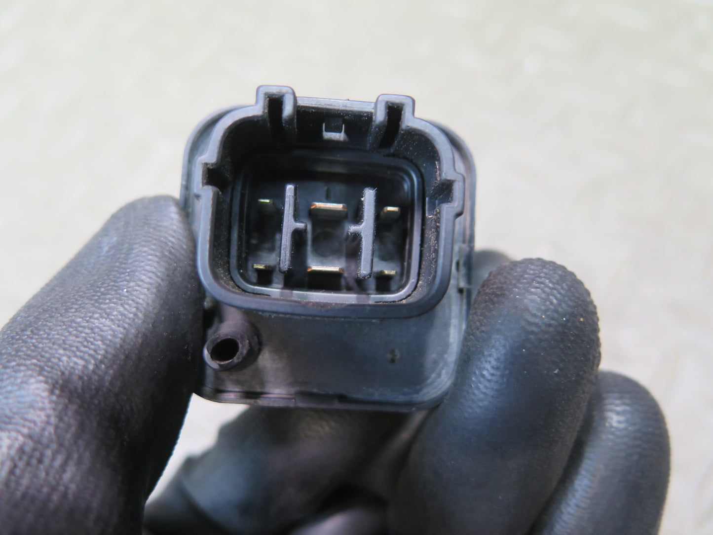 1996-1997 Lexus FZJ80L LX450 Fuel Pump Relay Module 28381-16020