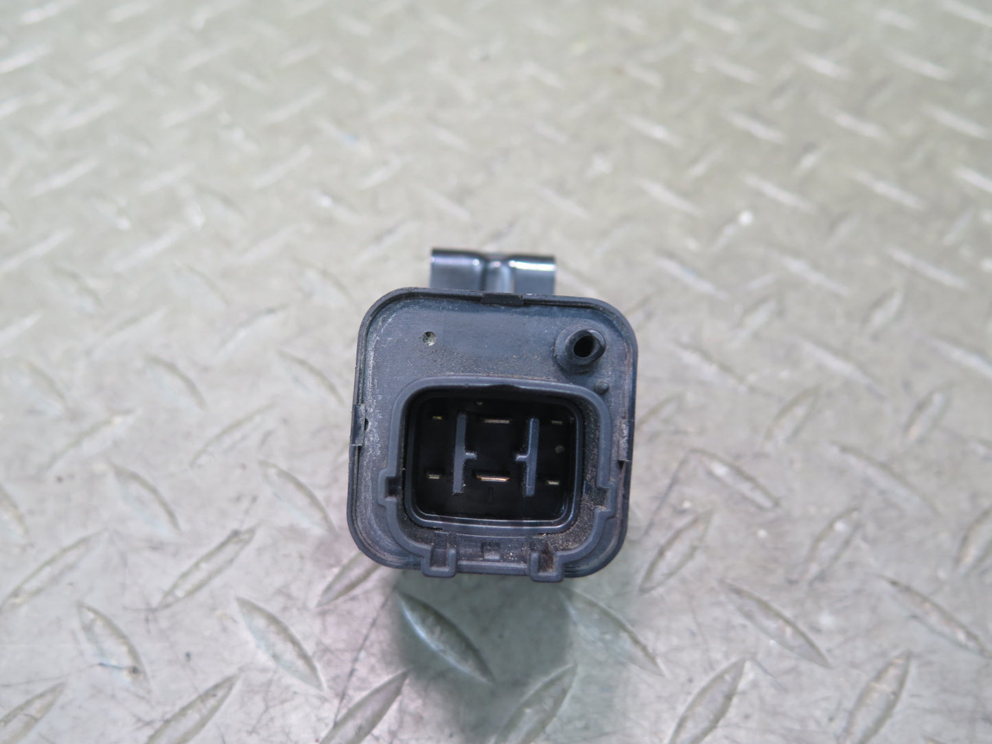 1996-1997 Lexus FZJ80L LX450 Fuel Pump Relay Module 28381-16020