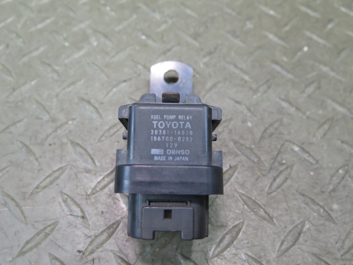 1996-1997 Lexus FZJ80L LX450 Fuel Pump Relay Module 28381-16020