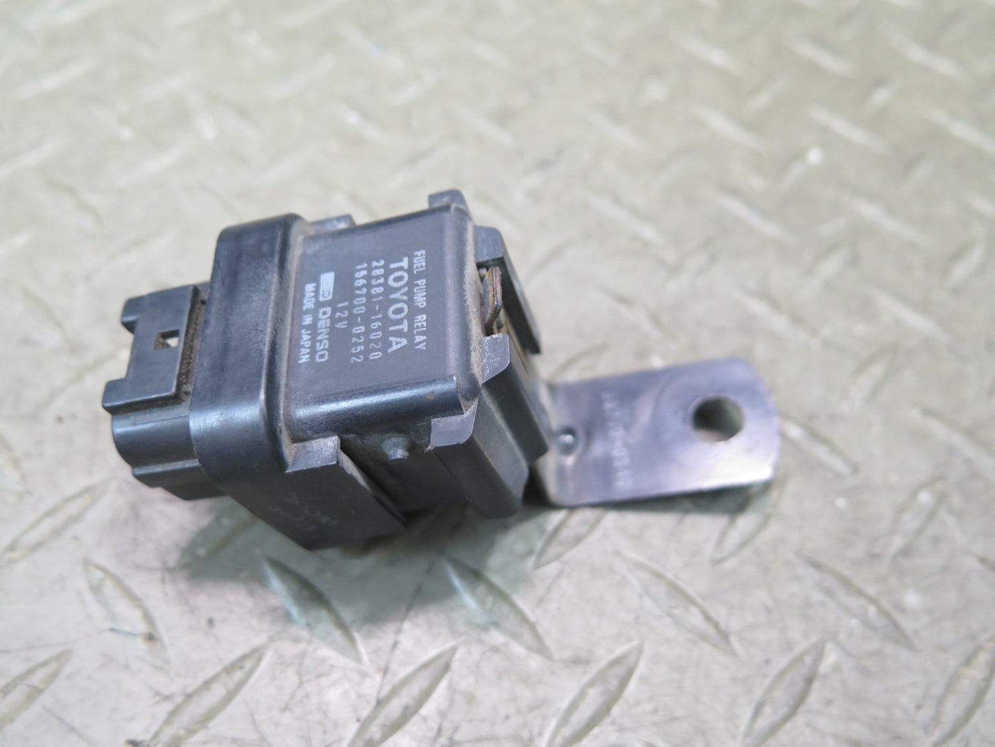 1996-1997 Lexus FZJ80L LX450 Fuel Pump Relay Module 28381-16020