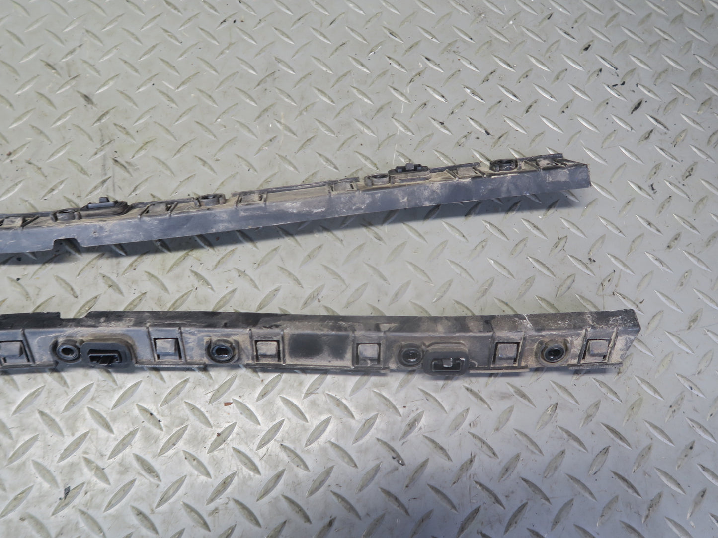 14-21 Maserati Quattroporte M156 SQ4 Rear Bumper Mounting Support Bracket Set