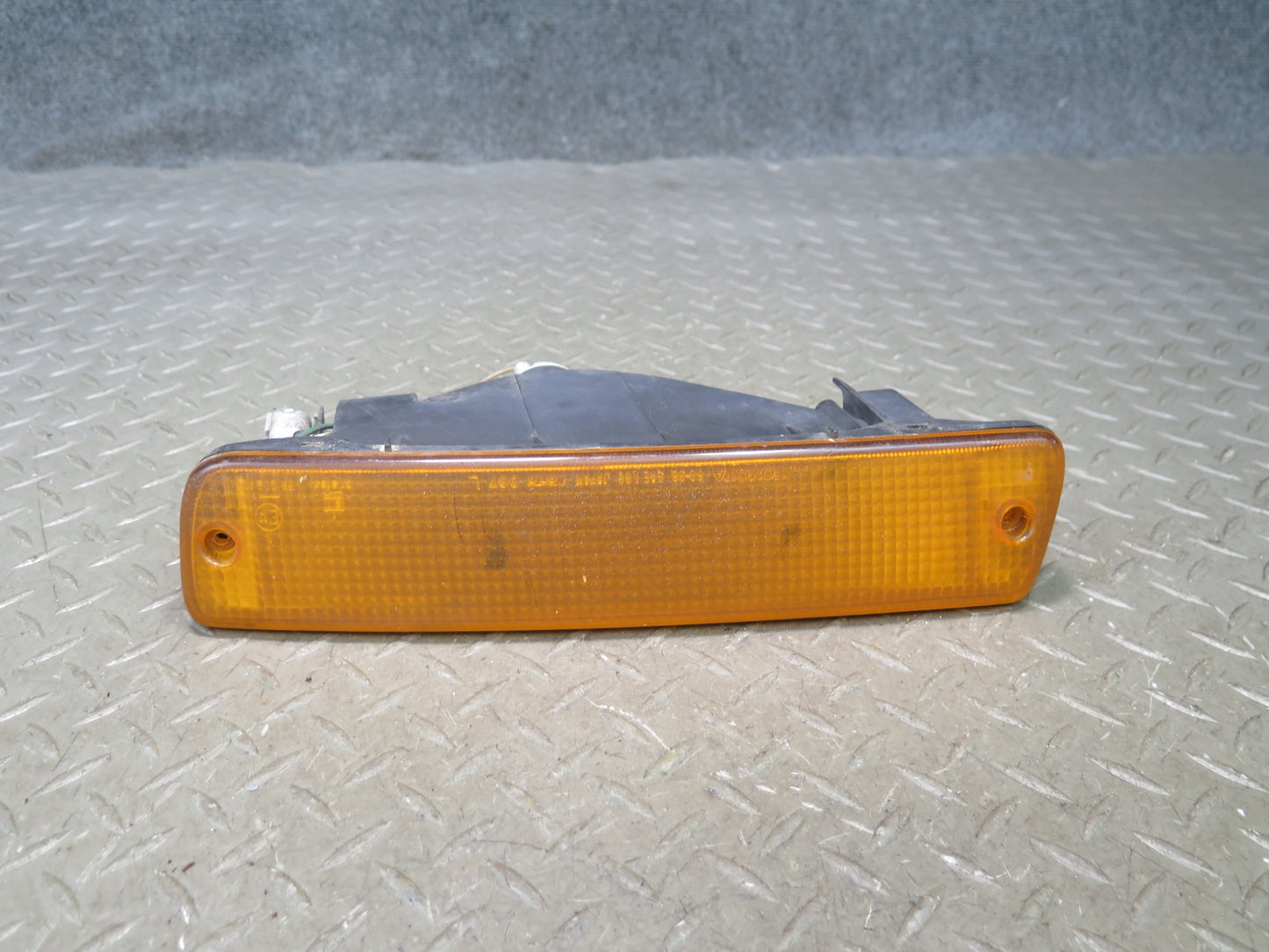 1996-1997 Lexus FZJ80L LX450 Front Right Turn Signal Light Lamp