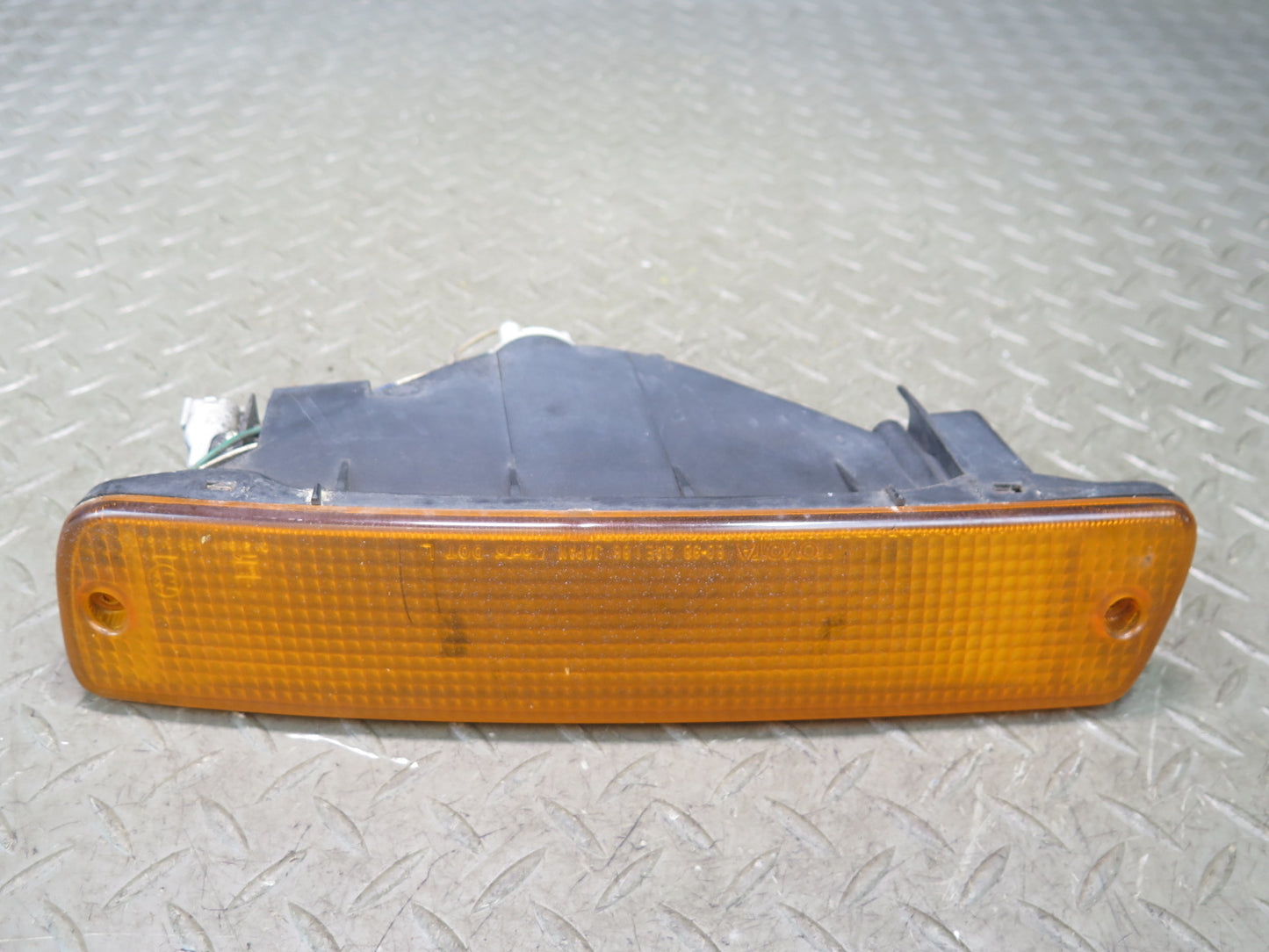 1996-1997 Lexus FZJ80L LX450 Front Right Turn Signal Light Lamp