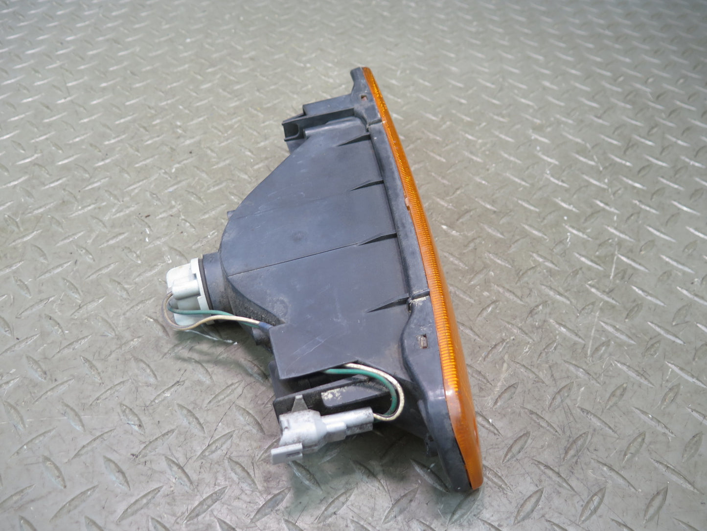 1996-1997 Lexus FZJ80L LX450 Front Right Turn Signal Light Lamp