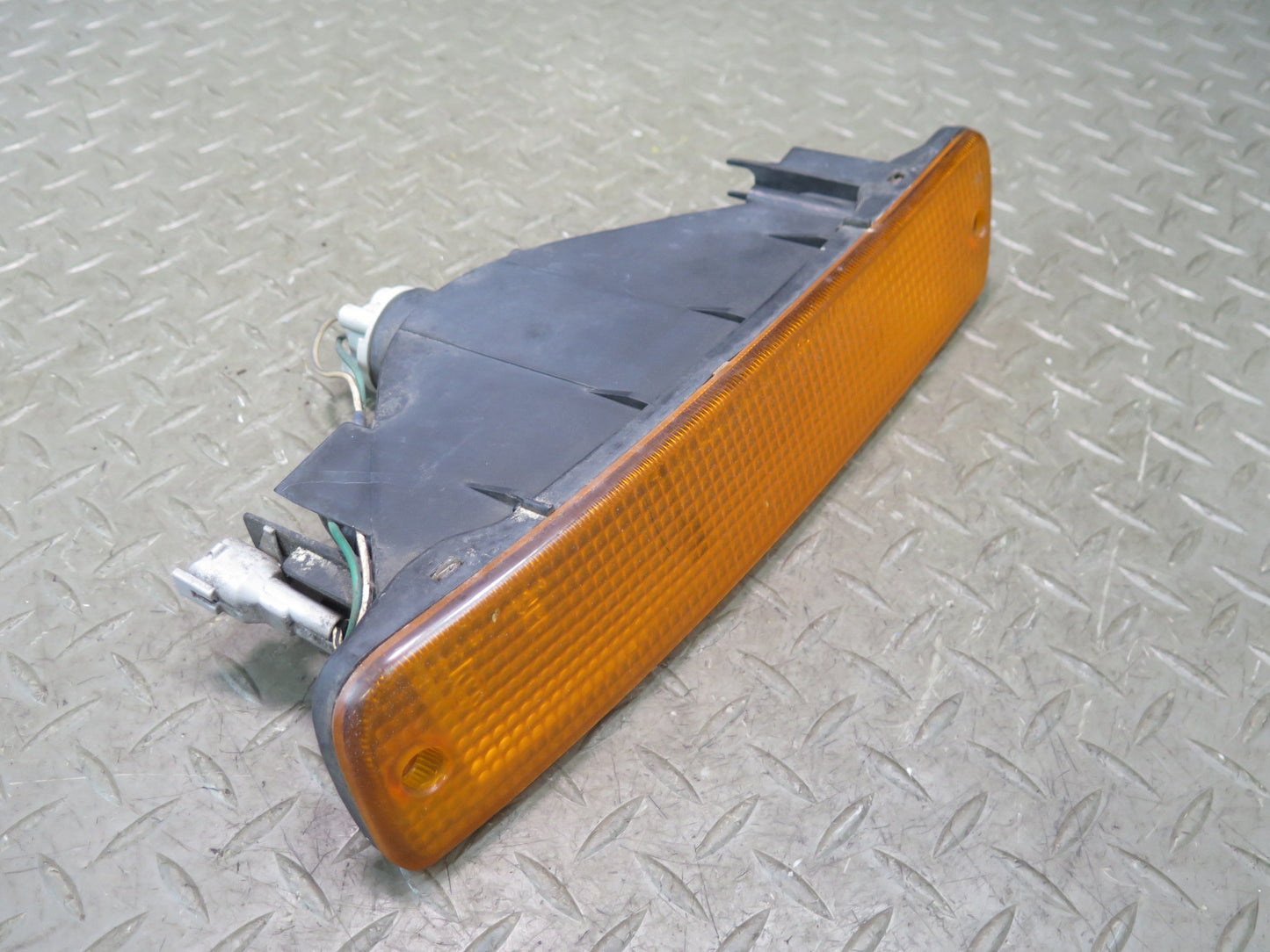 1996-1997 Lexus FZJ80L LX450 Front Right Turn Signal Light Lamp