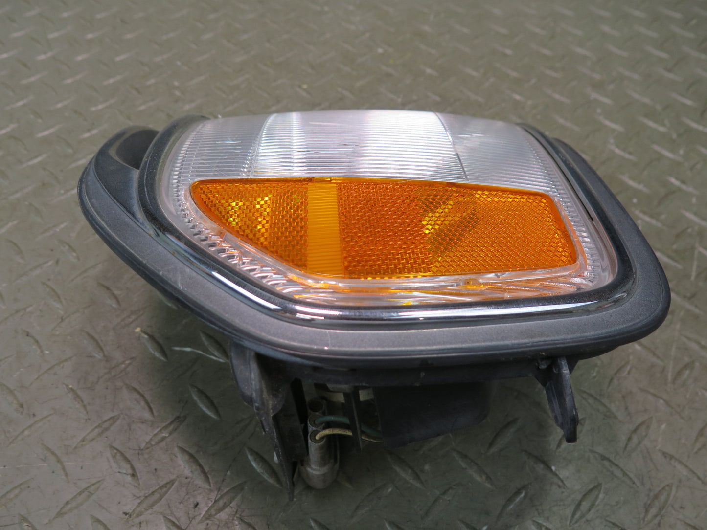 1996-1997 Lexus FZJ80L LX450 Front Left Corner Parking Turn Signal Light Lamp