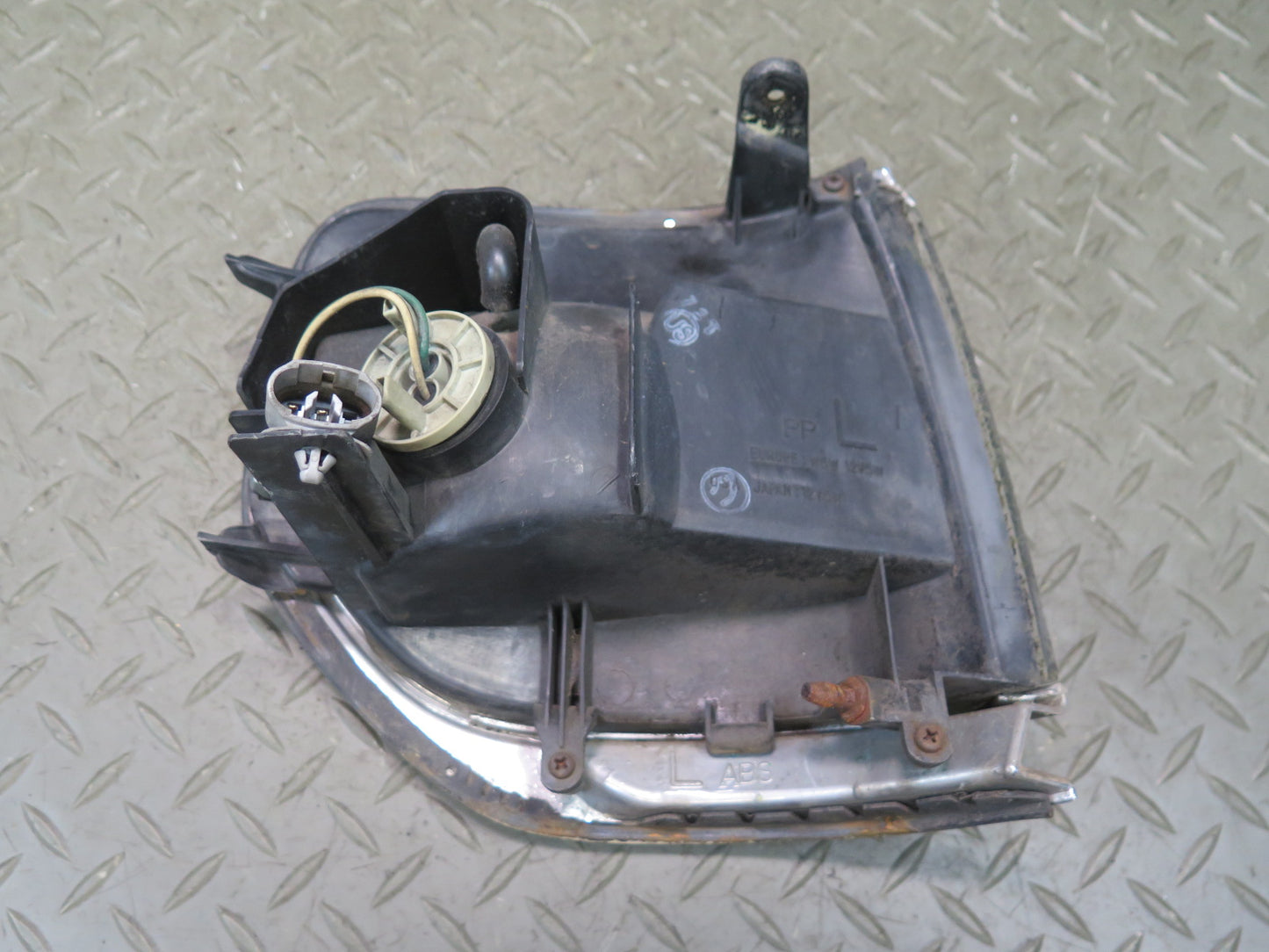 1996-1997 Lexus FZJ80L LX450 Front Left Corner Parking Turn Signal Light Lamp