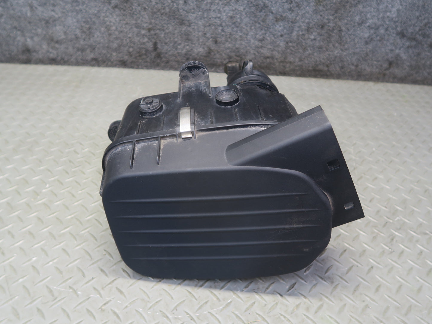 17-21 Maserati Quattroporte M156 SQ4 Left Engine Air Cleaner Housing Filter Box