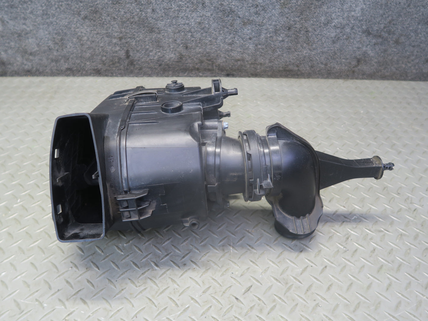 17-21 Maserati Quattroporte M156 SQ4 Left Engine Air Cleaner Housing Filter Box