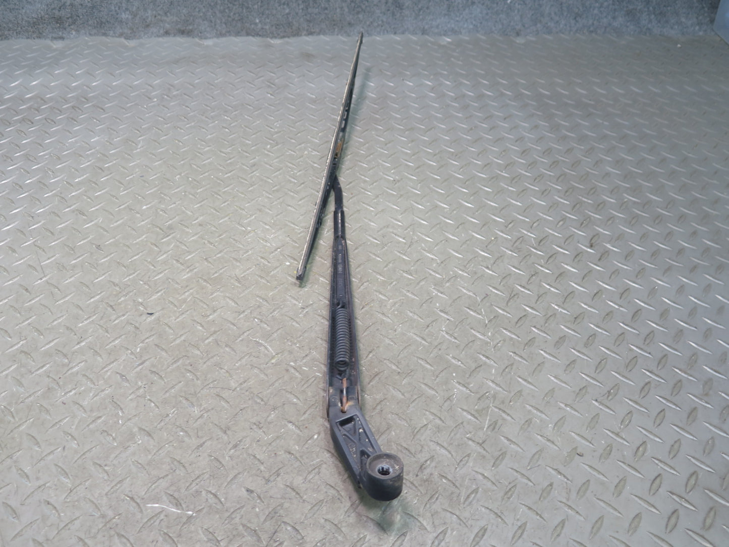 1996-1997 Lexus FZJ80L LX450 Front Left & Right Windshield Wiper Arm Set of 2