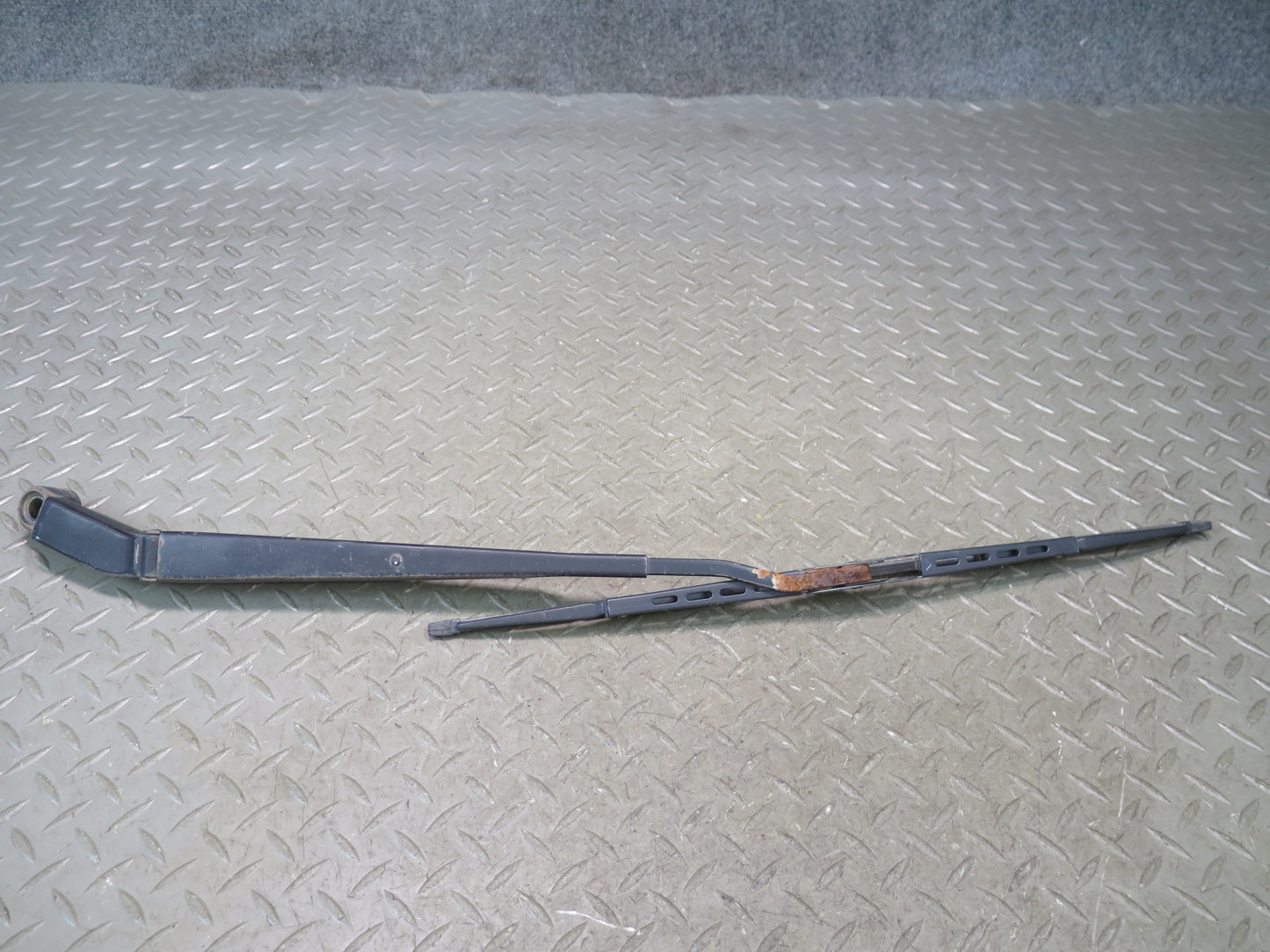 1996-1997 Lexus FZJ80L LX450 Front Left & Right Windshield Wiper Arm Set of 2