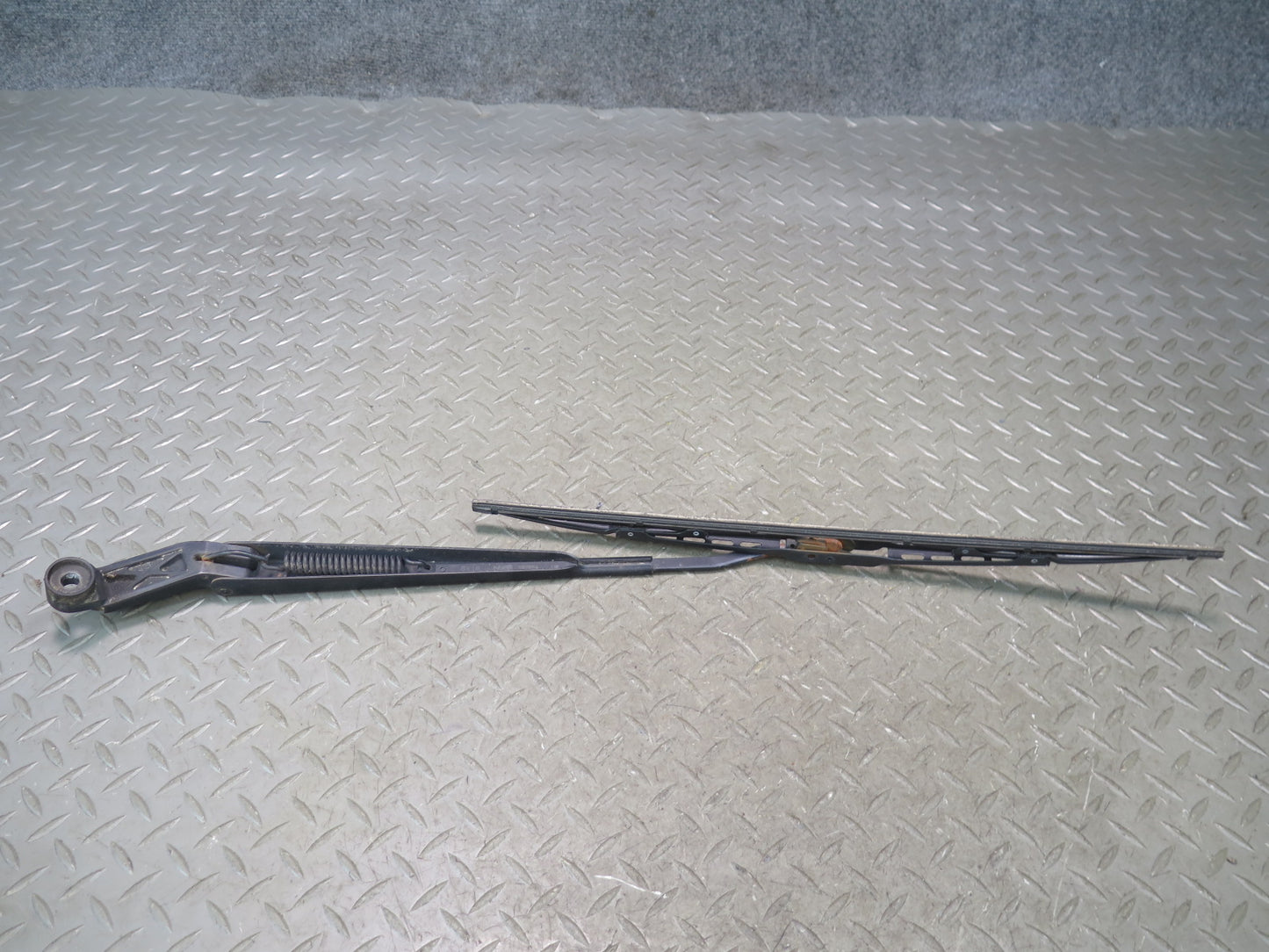 1996-1997 Lexus FZJ80L LX450 Front Left & Right Windshield Wiper Arm Set of 2