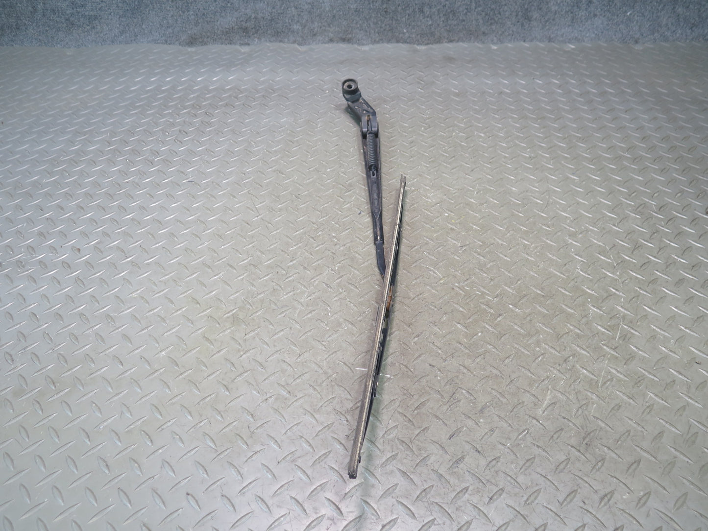 1996-1997 Lexus FZJ80L LX450 Front Left & Right Windshield Wiper Arm Set of 2