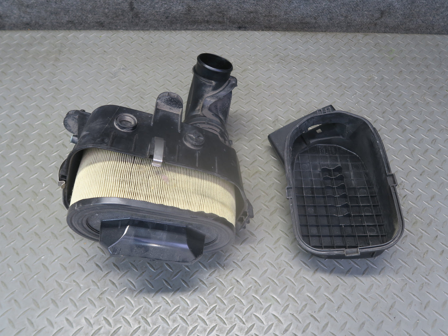 17-21 Maserati Quattroporte M156 SQ4 Right Engine Air Cleaner Housing Filter Box