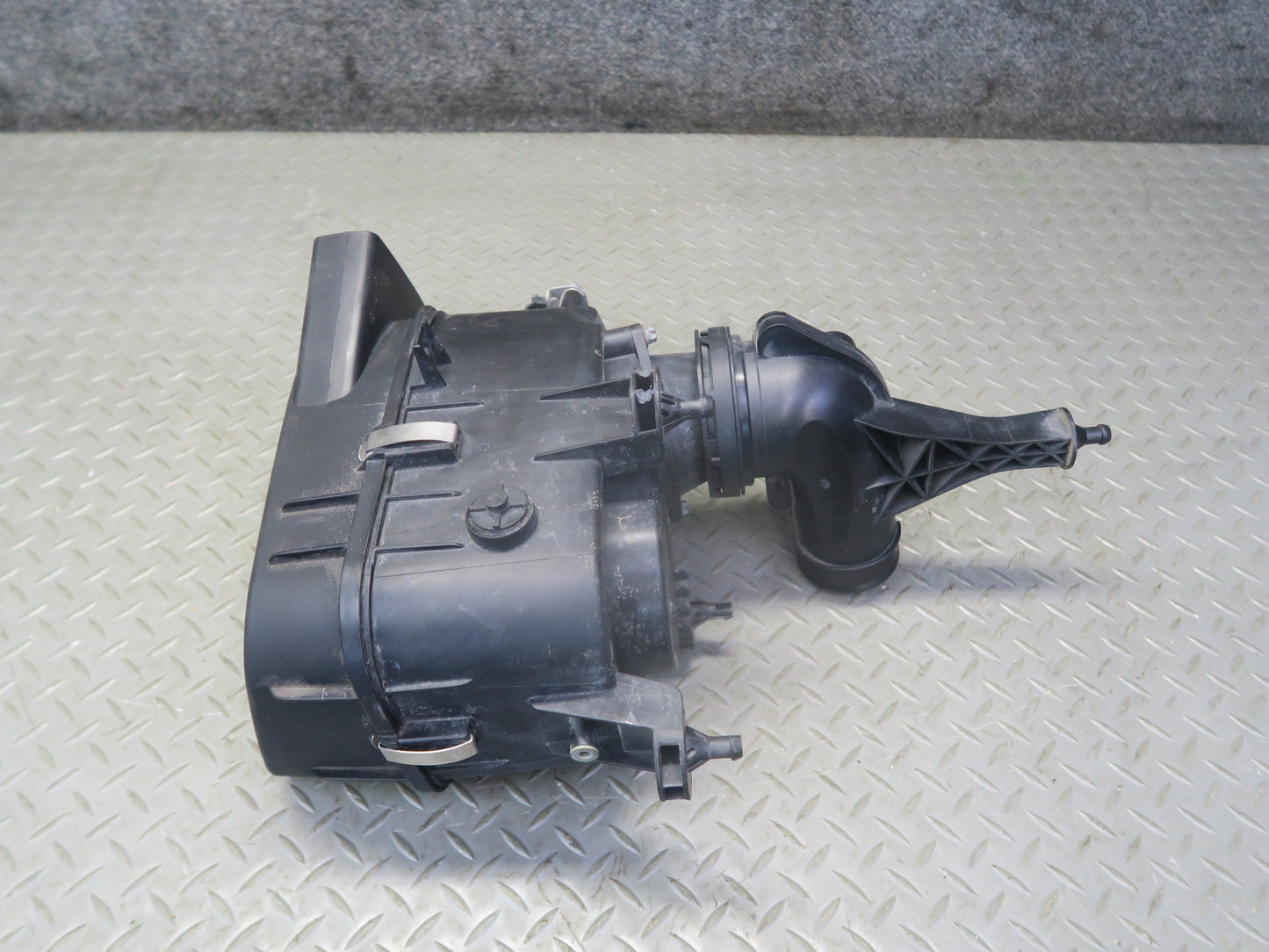 17-21 Maserati Quattroporte M156 SQ4 Right Engine Air Cleaner Housing Filter Box
