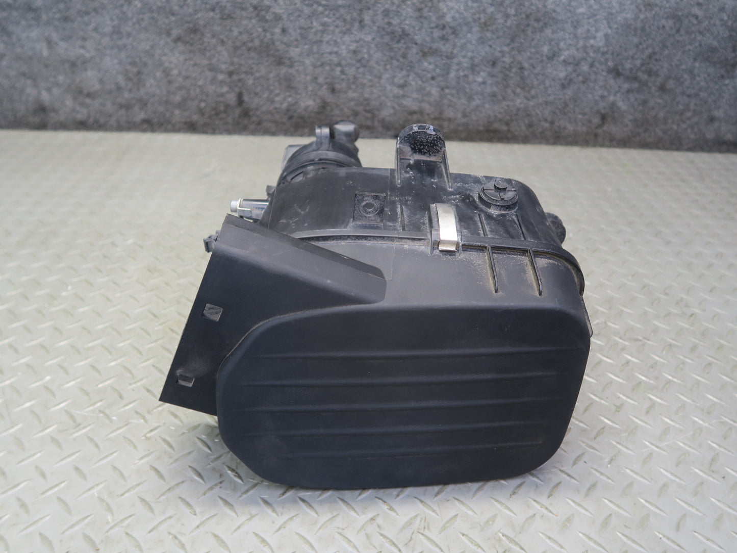 17-21 Maserati Quattroporte M156 SQ4 Right Engine Air Cleaner Housing Filter Box