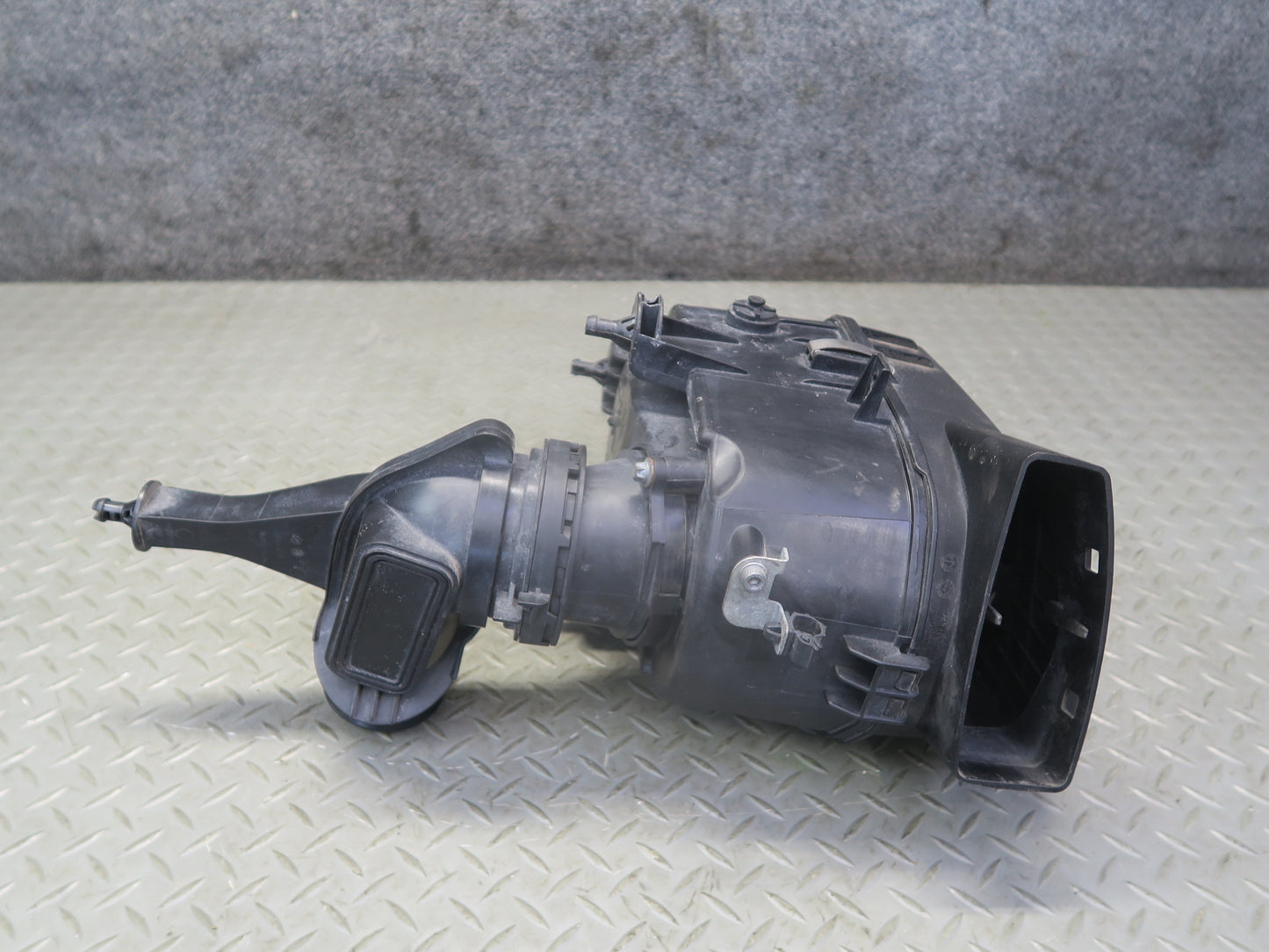 17-21 Maserati Quattroporte M156 SQ4 Right Engine Air Cleaner Housing Filter Box