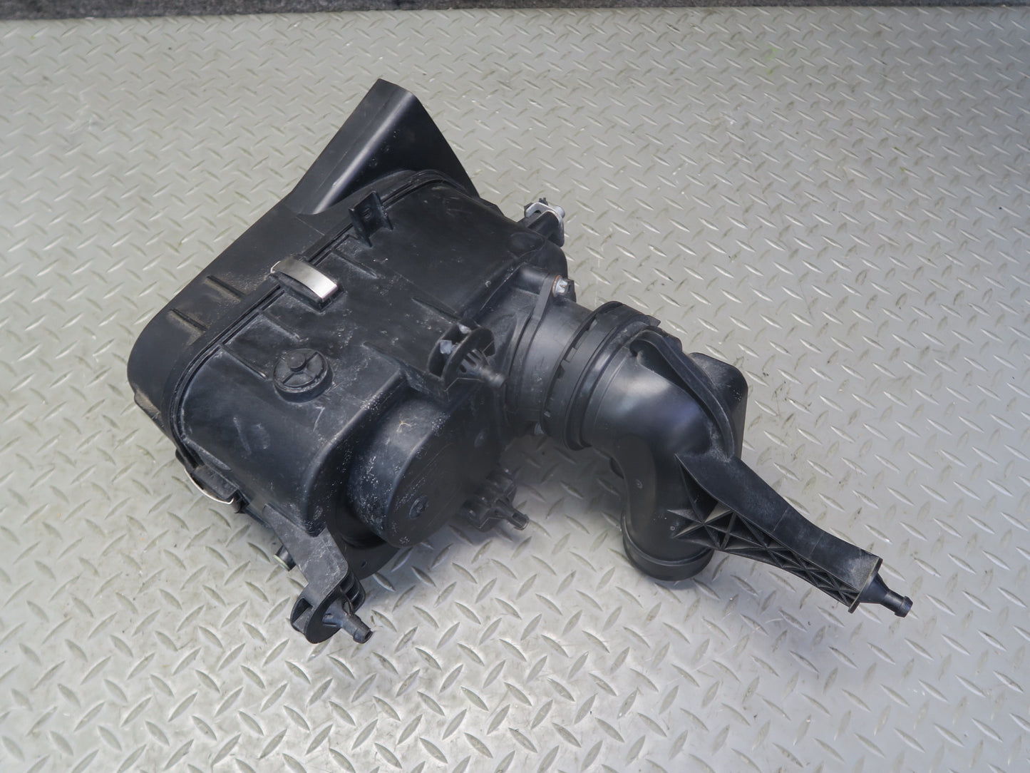 17-21 Maserati Quattroporte M156 SQ4 Right Engine Air Cleaner Housing Filter Box