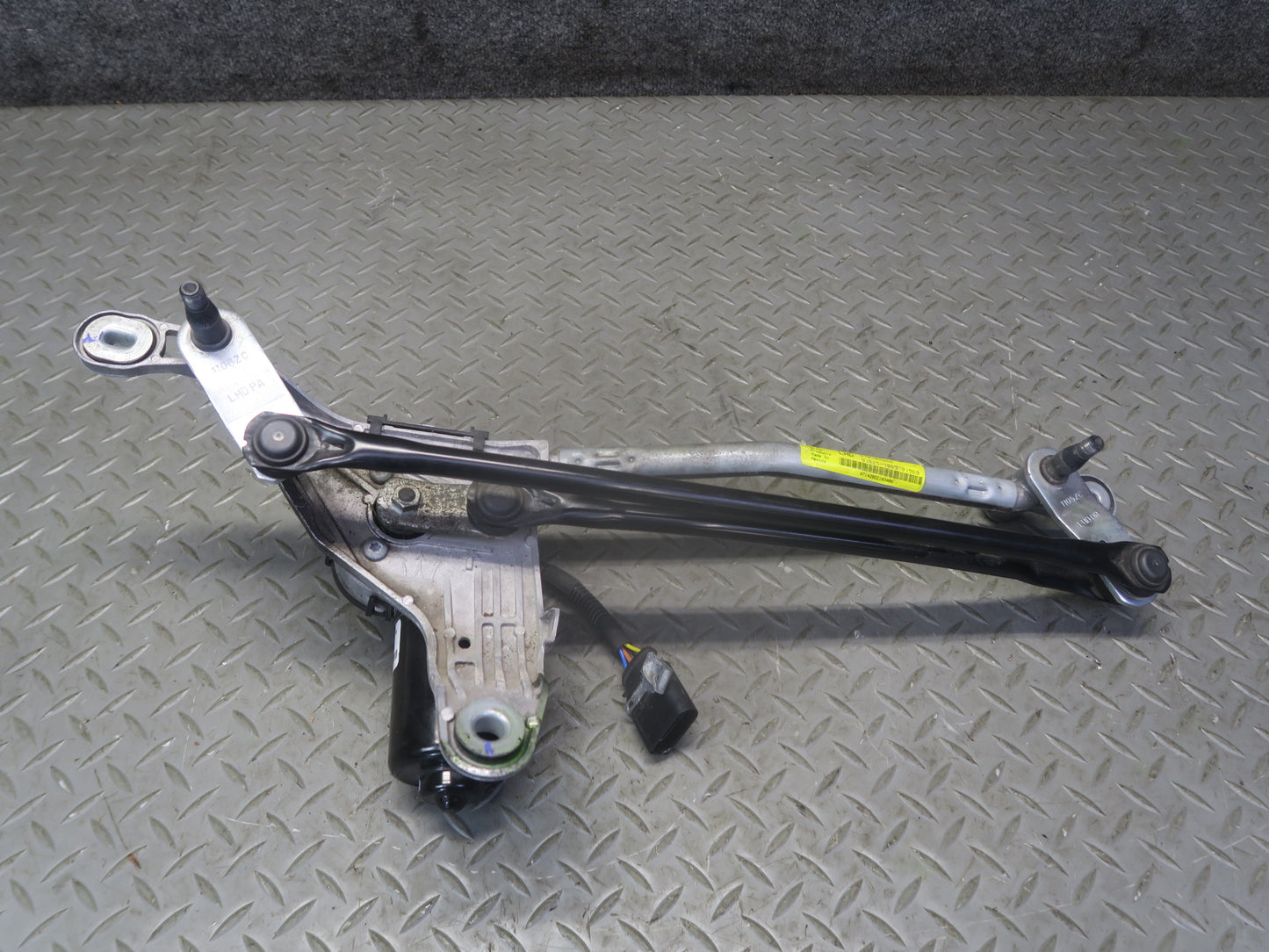 14-21 Maserati Quattroporte M156 Windshield Wiper Transmission Linkage w Motor