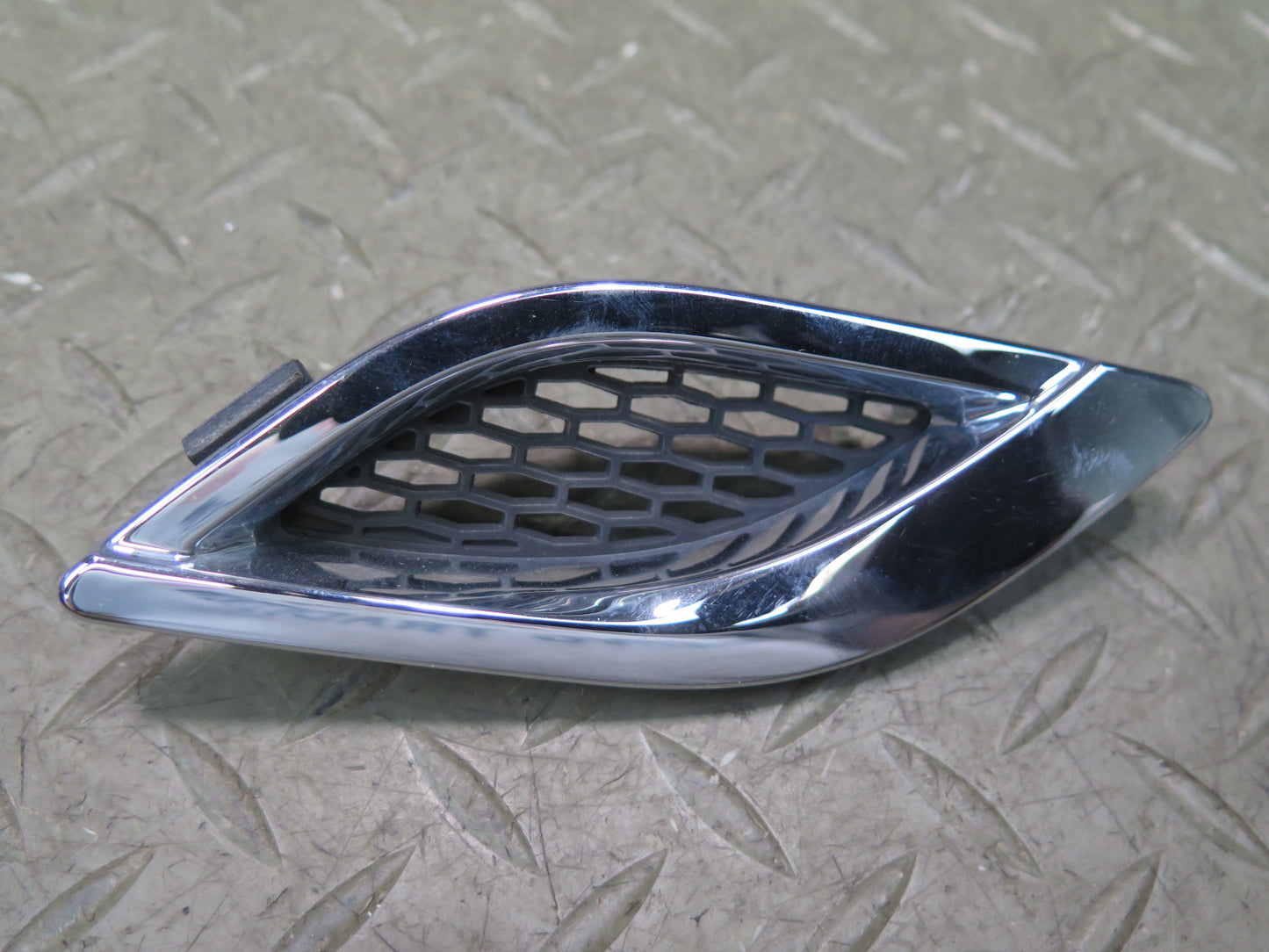 2014-2021 Maserati Quattroporte M156 Front Right Side Fender Vent Grille Set