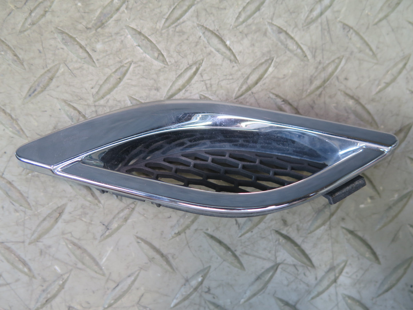 2014-2021 Maserati Quattroporte M156 Front Right Side Fender Vent Grille Set