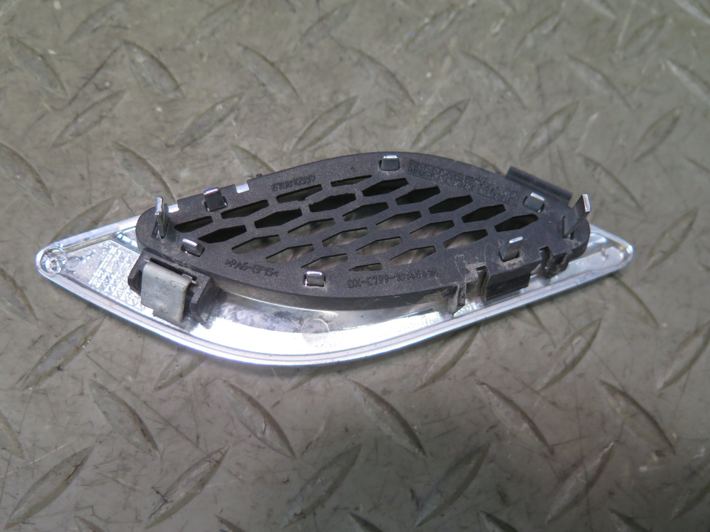 2014-2021 Maserati Quattroporte M156 Front Right Side Fender Vent Grille Set