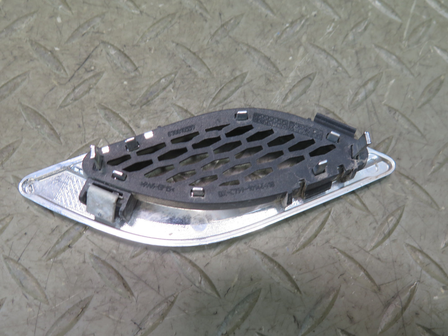 2014-2021 Maserati Quattroporte M156 Front Right Side Fender Vent Grille Set