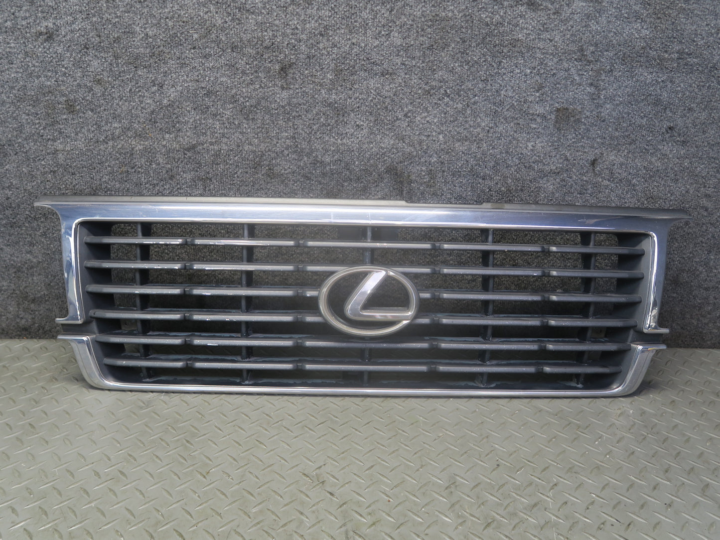1996-1997 Lexus FZJ80L LX450 Front Exterior Chrome Grille w Emblem