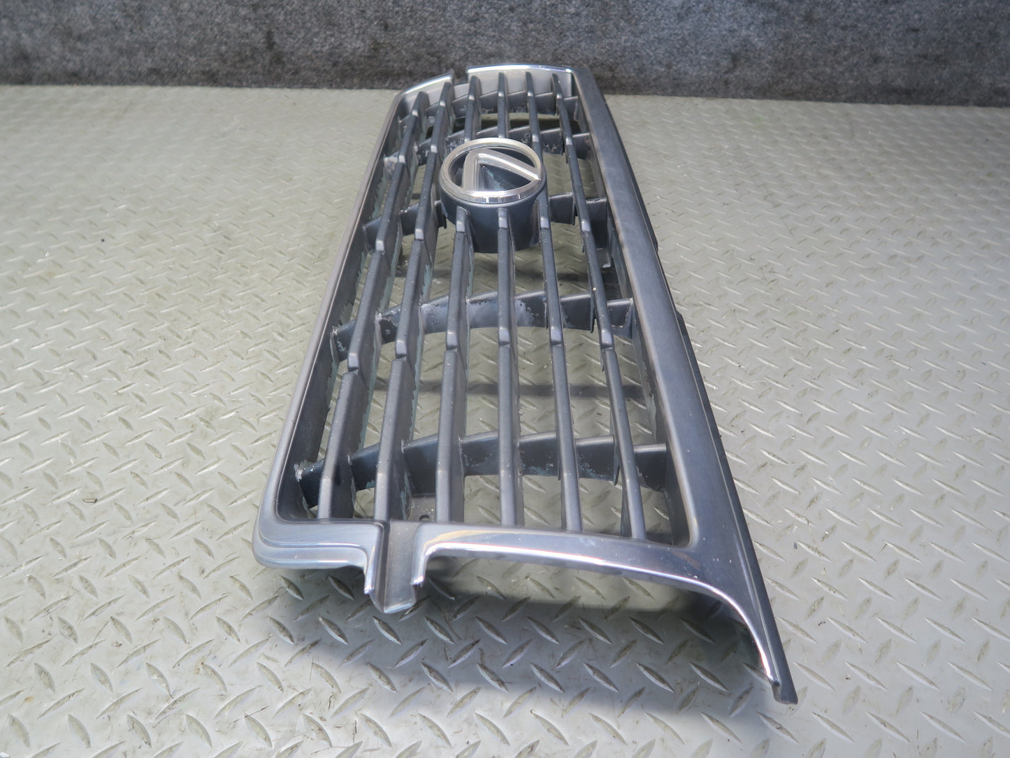 1996-1997 Lexus FZJ80L LX450 Front Exterior Chrome Grille w Emblem