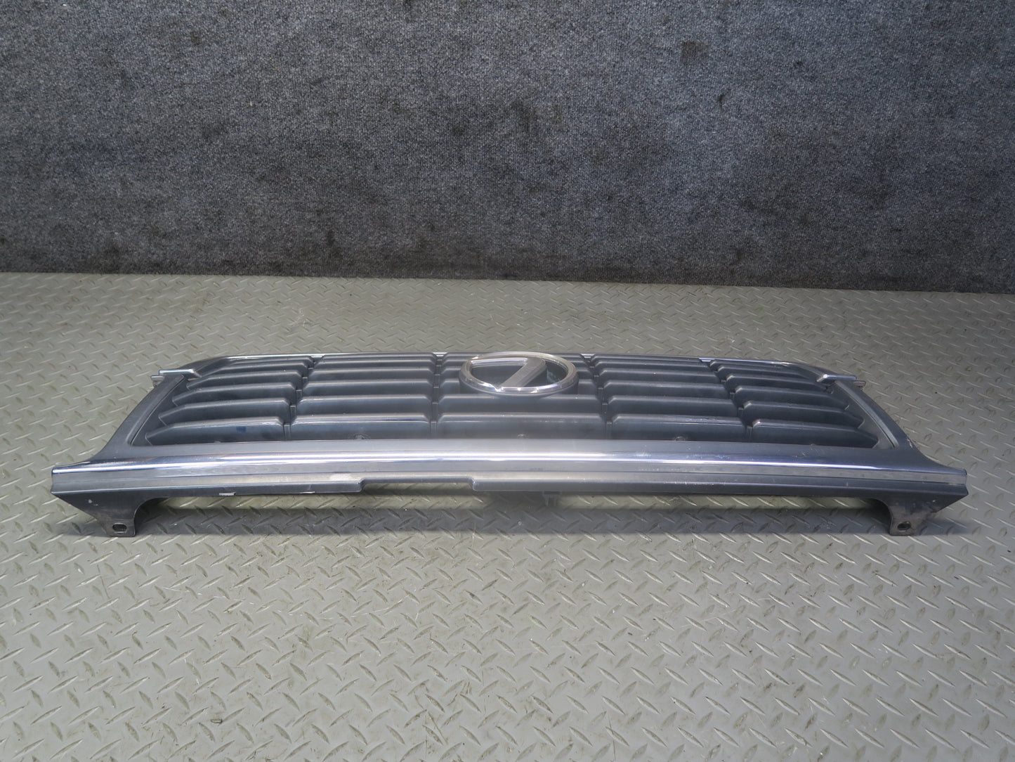 1996-1997 Lexus FZJ80L LX450 Front Exterior Chrome Grille w Emblem