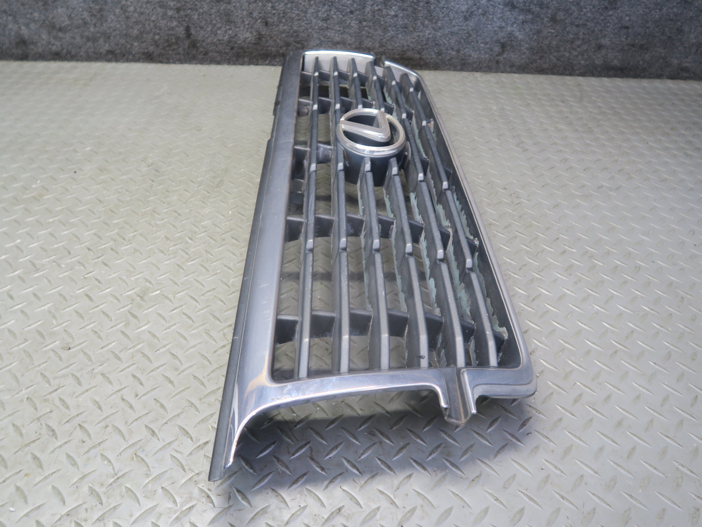 1996-1997 Lexus FZJ80L LX450 Front Exterior Chrome Grille w Emblem