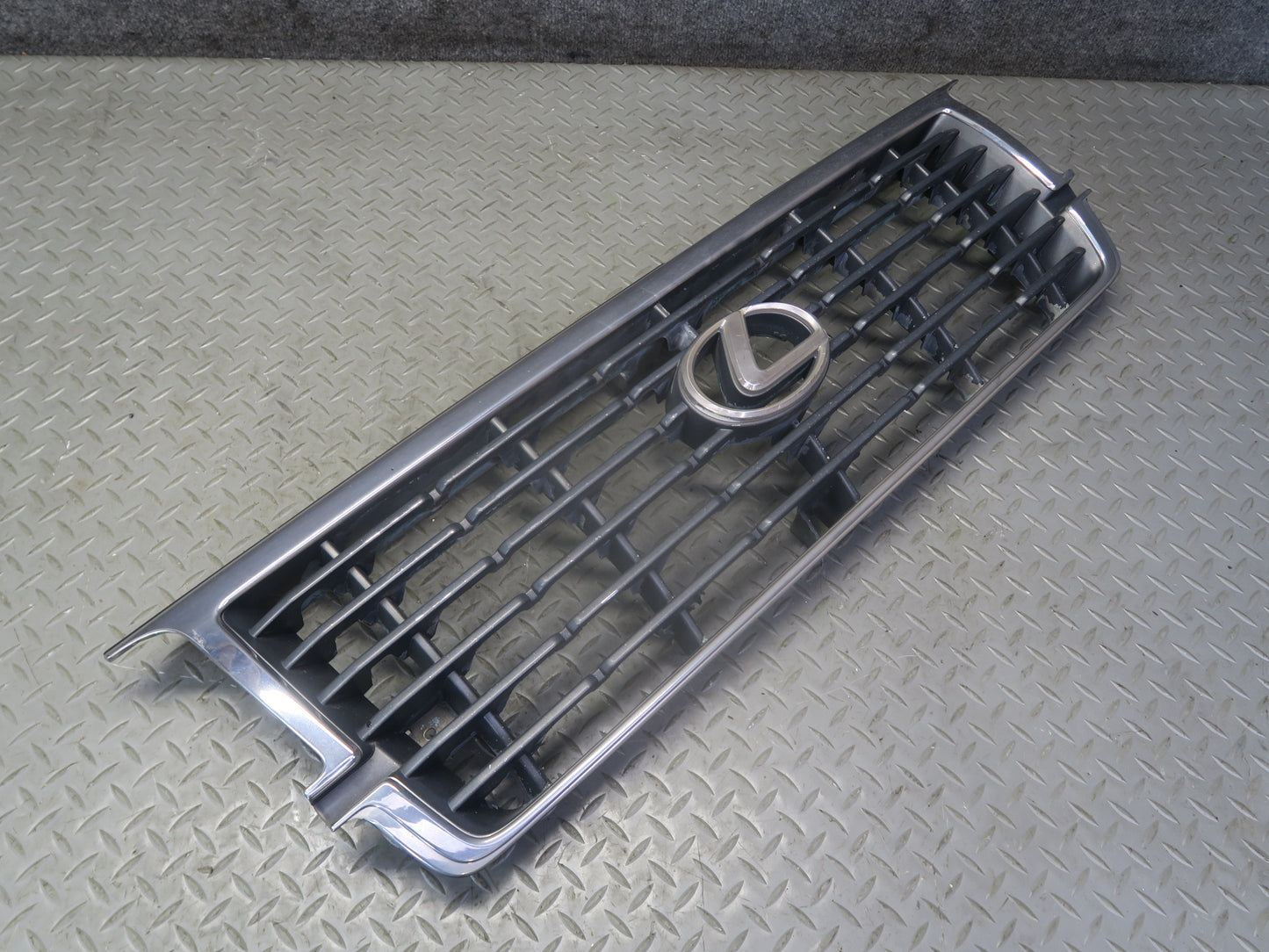 1996-1997 Lexus FZJ80L LX450 Front Exterior Chrome Grille w Emblem