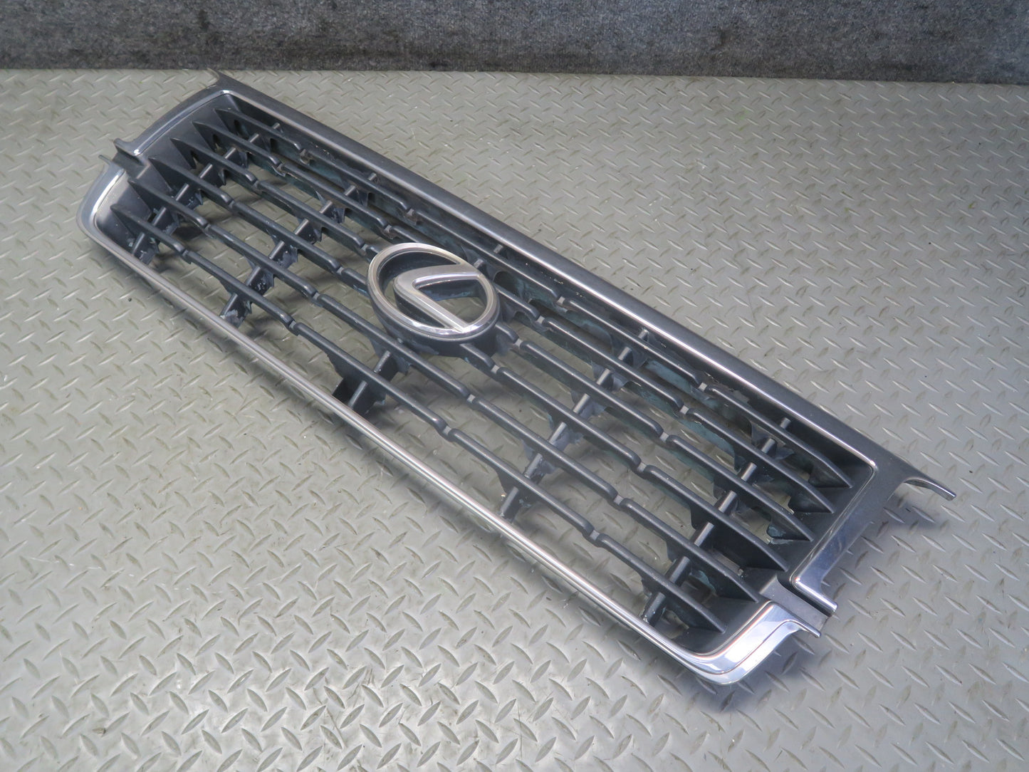 1996-1997 Lexus FZJ80L LX450 Front Exterior Chrome Grille w Emblem