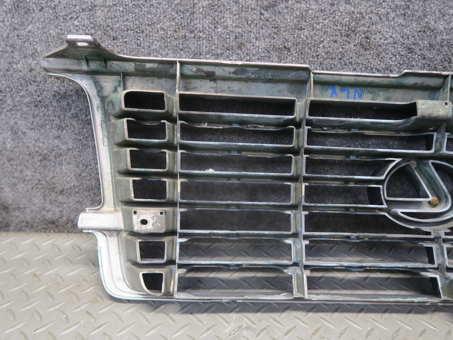 1996-1997 Lexus FZJ80L LX450 Front Exterior Chrome Grille w Emblem