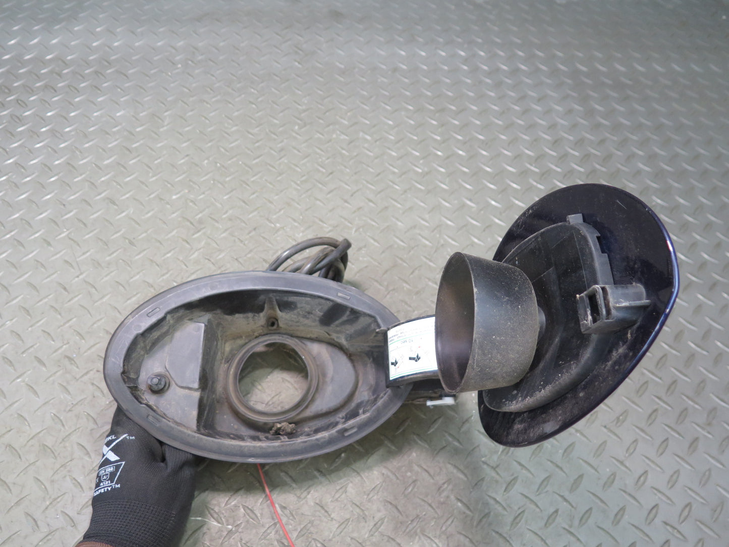 14-21 Maserati Quattroporte SQ4 M156 Fuel Tank Filler Door Lid Coverw Housing