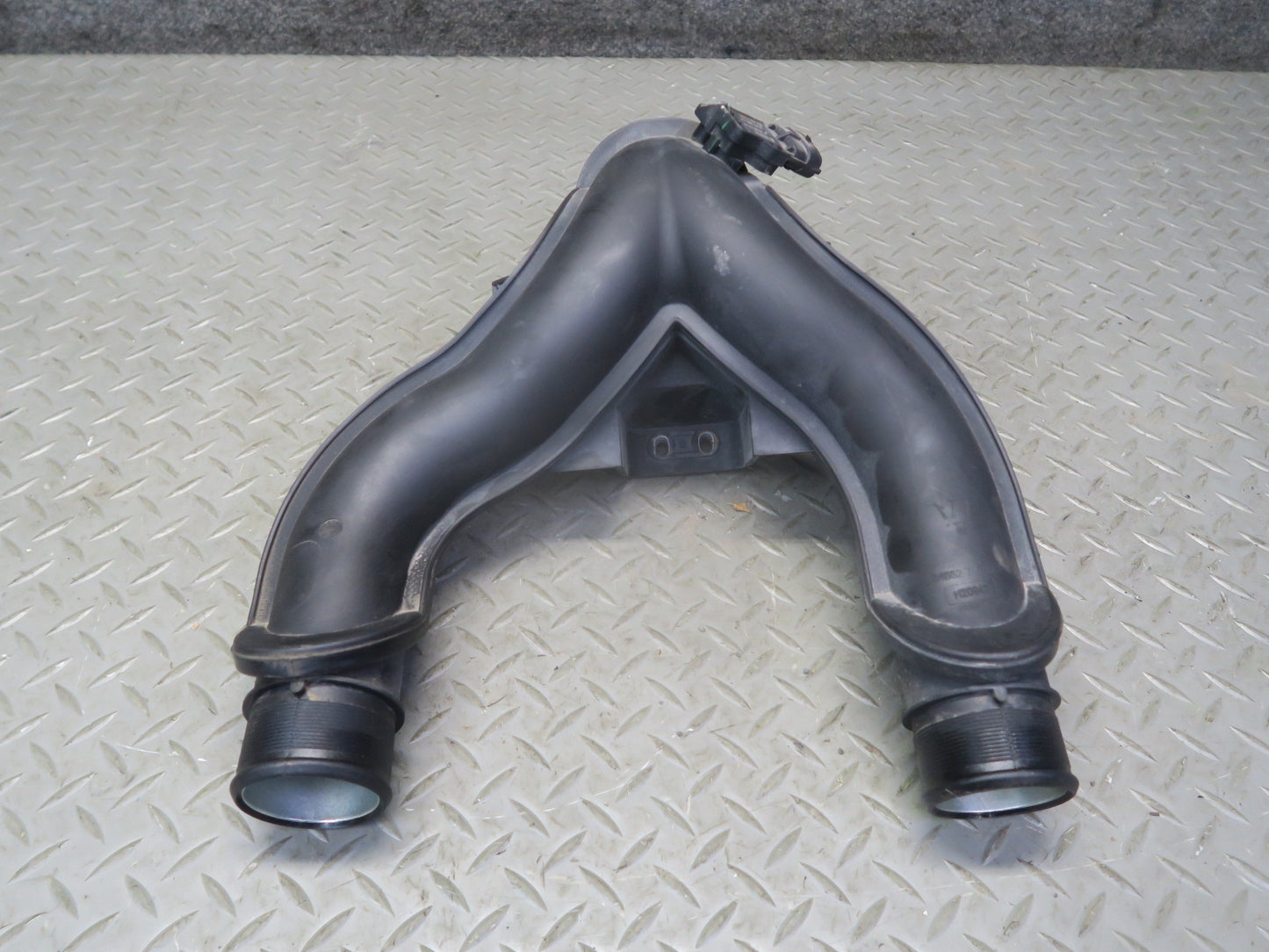 14-21 Maserati Quattroporte M156 SQ4 Air Intake Inlet Duct Tube W/ MAF Sensor